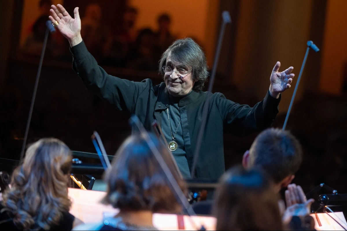 Юрий Башмет продирижирует в «Реквиеме Незабытых». Источник: philharmonia.spb.ru
