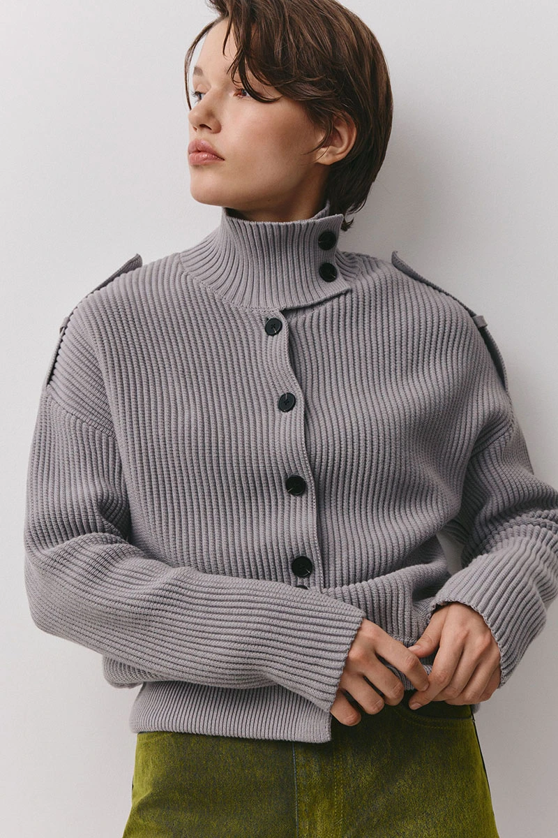 <p><span style="font-weight: 400;">Кардиган </span><a href="https://www.sela.ru/eshop/women/dzhempery-i-kardigany/kardigany/SL6811010607_58/?utm_medium=referral&utm_source=media.halvacard.ru&utm_campaign=blog&utm_term=text" target="_blank" rel="noopener"><span style="font-weight: 400;">Sela</span></a><span style="font-weight: 400;"> — от 4599 ₽. Источник: sela.ru</span></p>