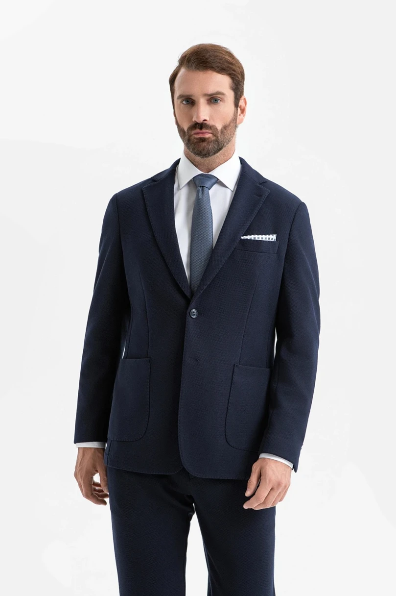 <span style="font-weight: 400;">Пиджак из тенселя и хлопка — </span><a href="https://kanzler-style.ru/product/pidzhak-r270011/" target="_blank" rel="noopener"><span style="font-weight: 400;">19 990 ₽</span></a><span style="font-weight: 400;">. Источник: kanzler-style.ru</span>