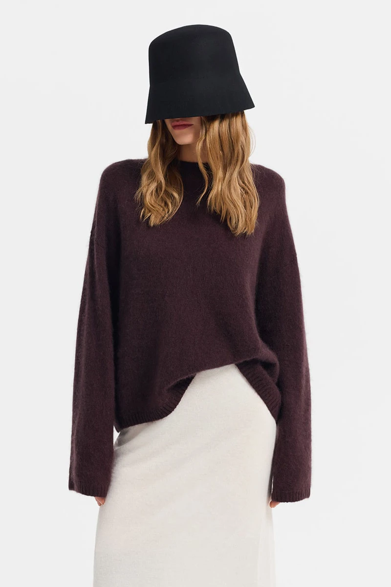 <p><span style="font-weight: 400;">Джемпер </span><a href="https://loverepublic.ru/catalog/odezhda/trikotazh/dzhempery/334718/?utm_medium=referral&utm_source=media.halvacard.ru&utm_campaign=blog&utm_term=text" target="_blank" rel="noopener"><span style="font-weight: 400;">Love Republic</span></a><span style="font-weight: 400;"> для холодных дней — от 9999 ₽. Источник: loverepublic.ru</span></p>