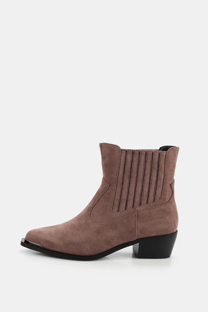 <span style="font-weight: 400;">Ботильоны </span><a href="https://www.lamoda.ru/p/mp002xw1kfxp/shoes-bati-botilony/?utm_medium=referral&utm_source=media.halvacard.ru&utm_campaign=blog&utm_term=text" target="_blank" rel="noopener"><span style="font-weight: 400;">Bati</span></a><span style="font-weight: 400;"> — от 2925 ₽. Источник: lamoda.ru</span>