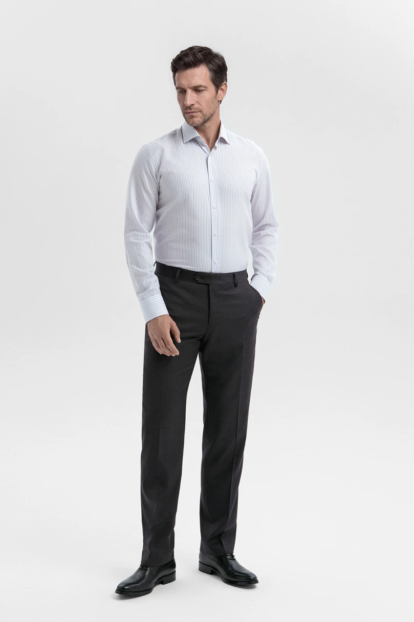 <p><span style="font-weight: 400;">Брюки из шерсти, кашемира и шелка — </span><a href="https://kanzler-style.ru/product/bryuki-r272211/" target="_blank" rel="noopener"><span style="font-weight: 400;">16 990 ₽</span></a><span style="font-weight: 400;">. Источник: kanzler-style.ru</span></p>