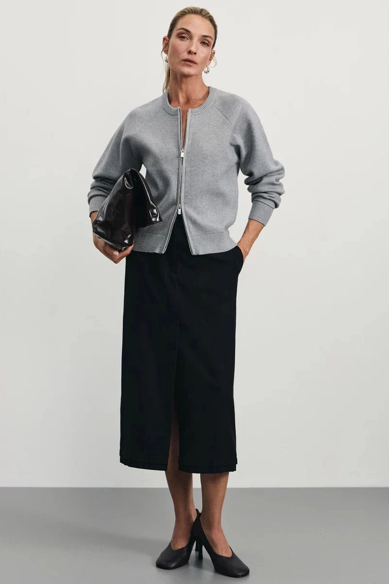 <span style="font-weight: 400;">Кардиган </span><a href="https://zarina.ru/catalog/product/zr2509023311-32/?utm_medium=referral&utm_source=media.halvacard.ru&utm_campaign=blog&utm_term=text" target="_blank" rel="noopener"><span style="font-weight: 400;">Zarina</span></a><span style="font-weight: 400;"> — от 2999 ₽. Источник: zarina.ru</span>