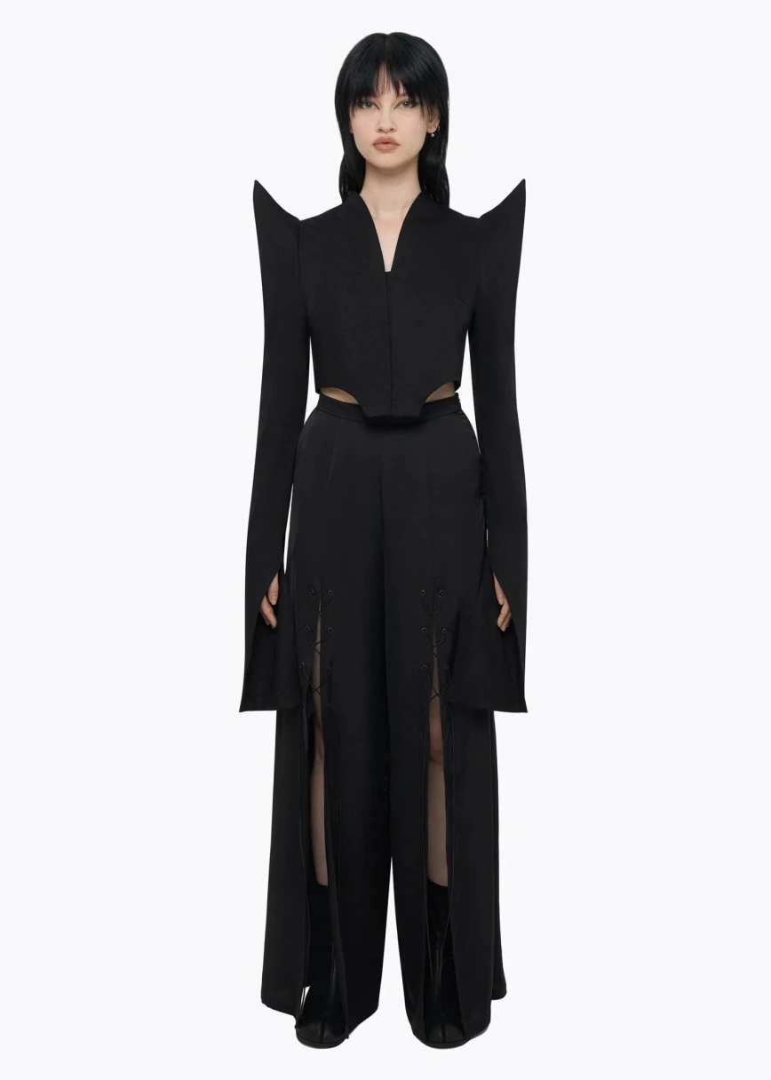 <span style="font-weight: 400;">Жакет — </span><a href="https://batnorton.com/product/female/coat/24468" target="_blank" rel="noopener"><span style="font-weight: 400;">9990 ₽</span></a><span style="font-weight: 400;">. Источник: </span><span style="font-weight: 400;">batnorton.com</span>