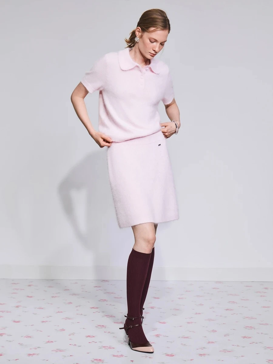 <span style="font-weight: 400;">Мини-юбка — </span><a href="https://zarina.ru/catalog/product/zr2610083511-90/" target="_blank" rel="noopener"><span style="font-weight: 400;">4599 ₽</span></a><span style="font-weight: 400;">. Источник: zarina.ru</span>