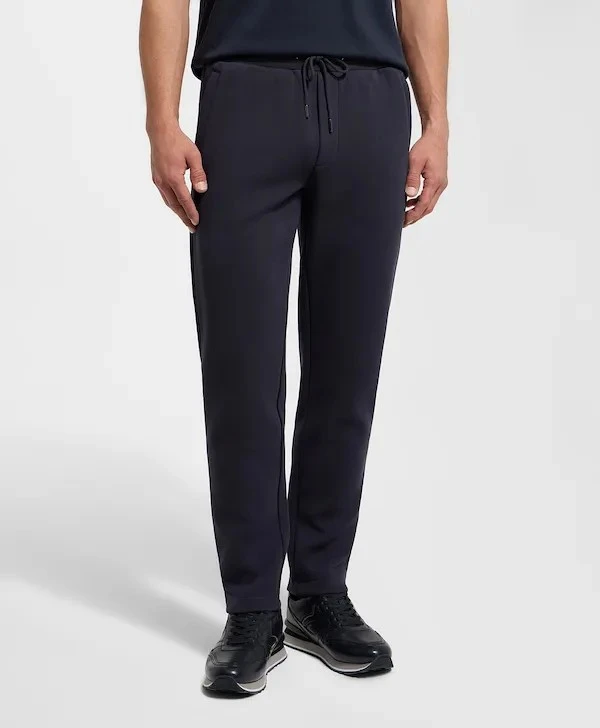 <p><span style="font-weight: 400;">Брюки — </span><a href="https://henderson.ru/product/ktr-0168-dnavy/" target="_blank" rel="noopener"><span style="font-weight: 400;">6999 ₽</span></a><span style="font-weight: 400;">. Источник: </span><span style="font-weight: 400;">henderson.ru</span></p>