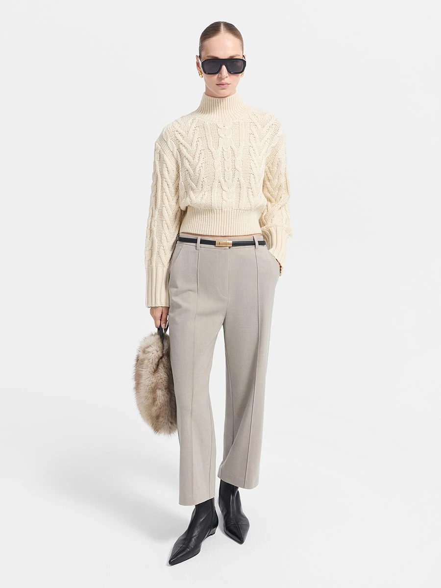 <p><span style="font-weight: 400;">Брюки с шерстью — </span><a href="https://loverepublic.ru/catalog/odezhda/bryuki/333559/" target="_blank" rel="noopener"><span style="font-weight: 400;">7999 ₽</span></a><span style="font-weight: 400;">. Источник: loverepublic.ru</span></p>