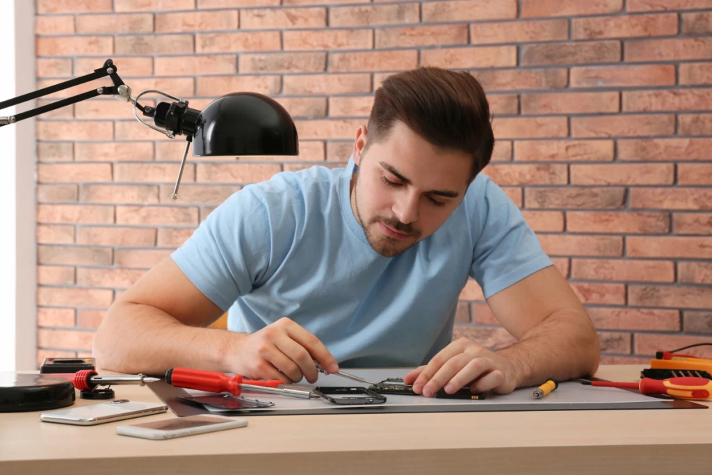 Никто не справится с поломкой лучше, чем профессионал. Источник: Shutterstock.com