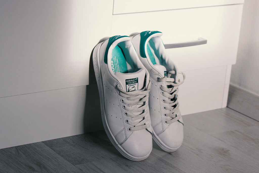 с чем носить кроссовки конверс Adidas Stan Smith 