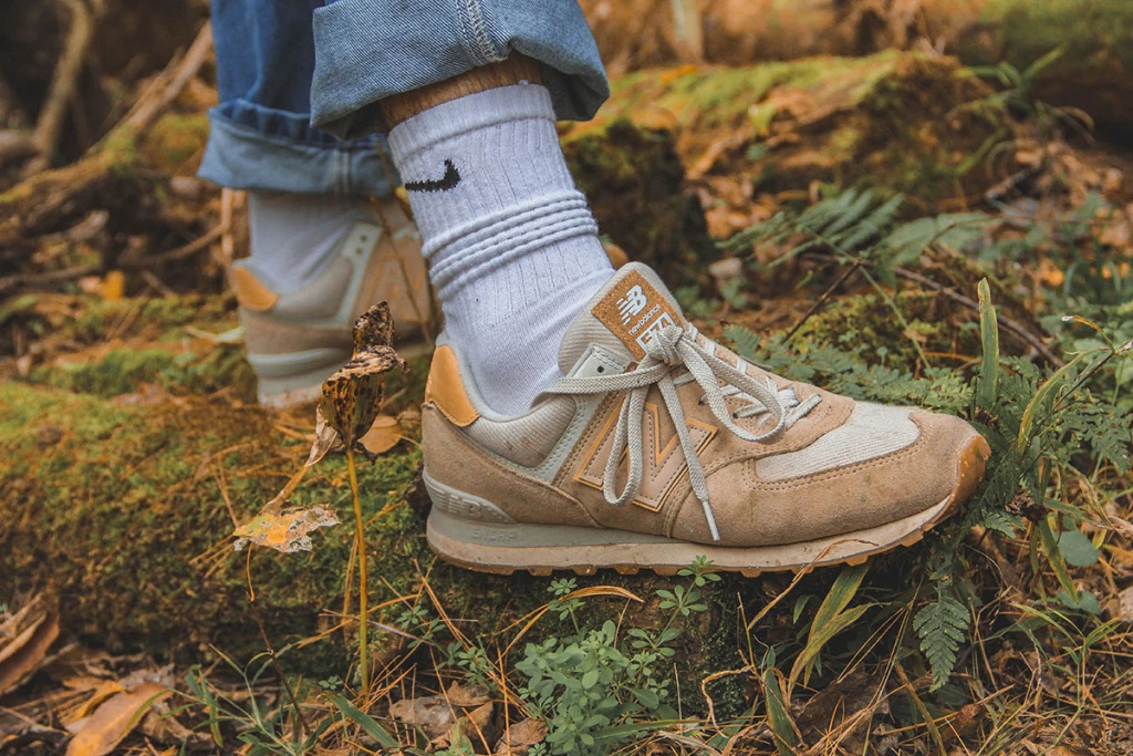 с чем носить кроссовки конверс New Balance 574 
