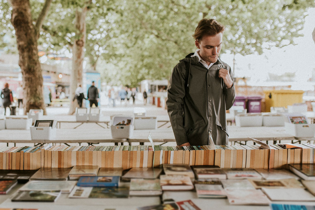 где можно продать книги