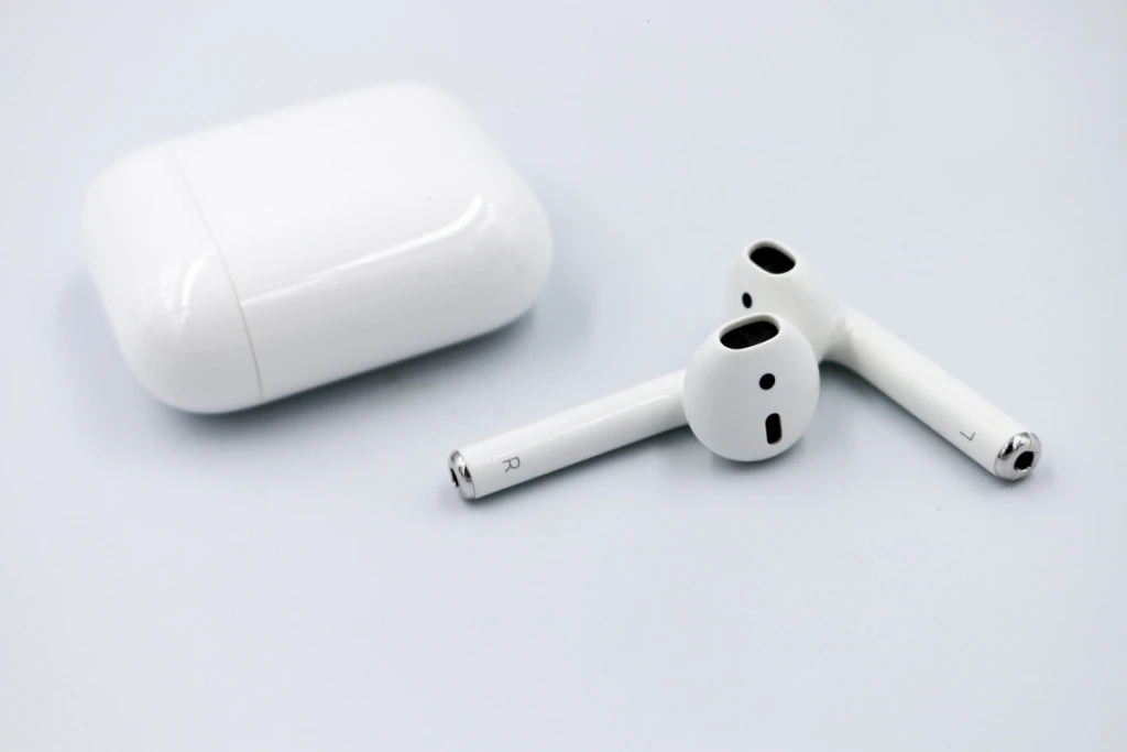 плюсы Apple AirPods 2