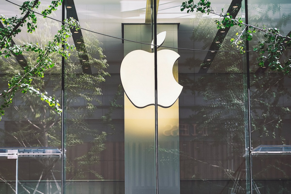 Apple представила очки дополненной реальности Vision Pro за 300 тыс. рублей