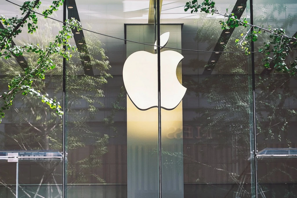 Apple представила очки дополненной реальности Vision Pro за 300 тыс. рублей