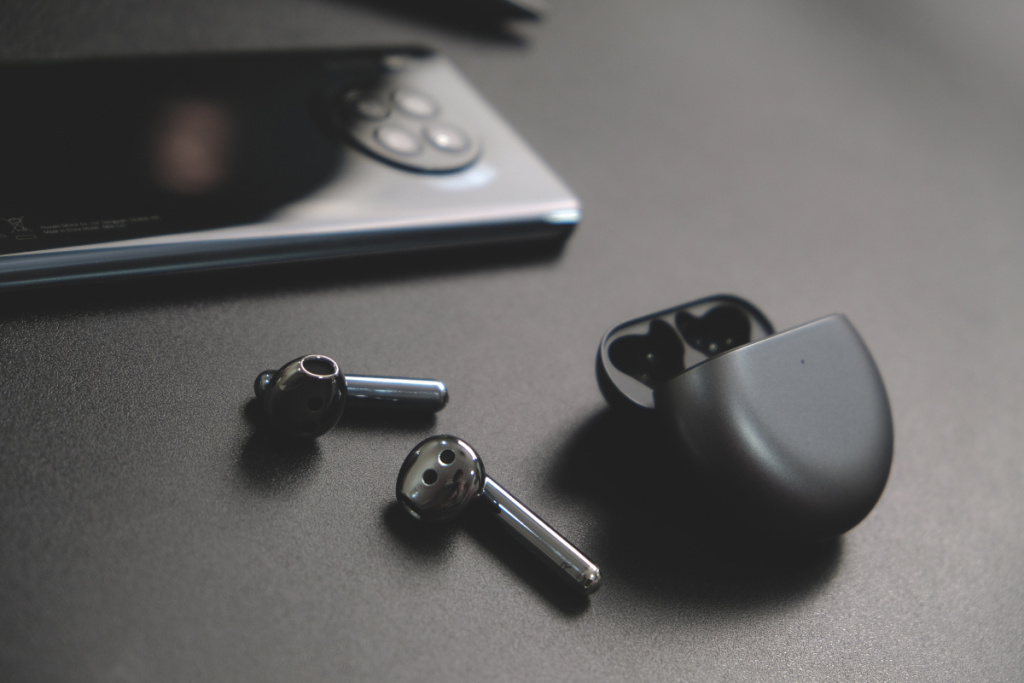 плюсы Huawei FreeBuds4