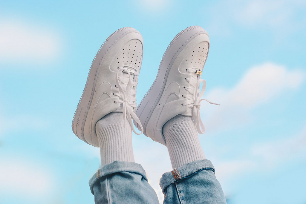 с чем носить кроссовки конверс Nike Air Force 