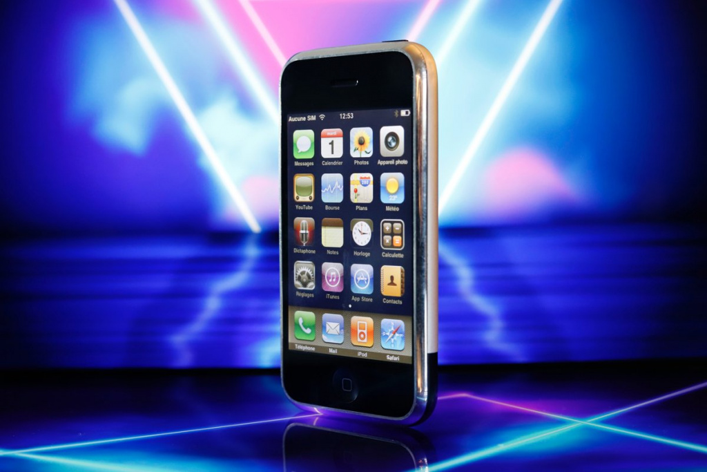 «Антикварный» iPhone ушел с молотка за рекордные $190 тысяч