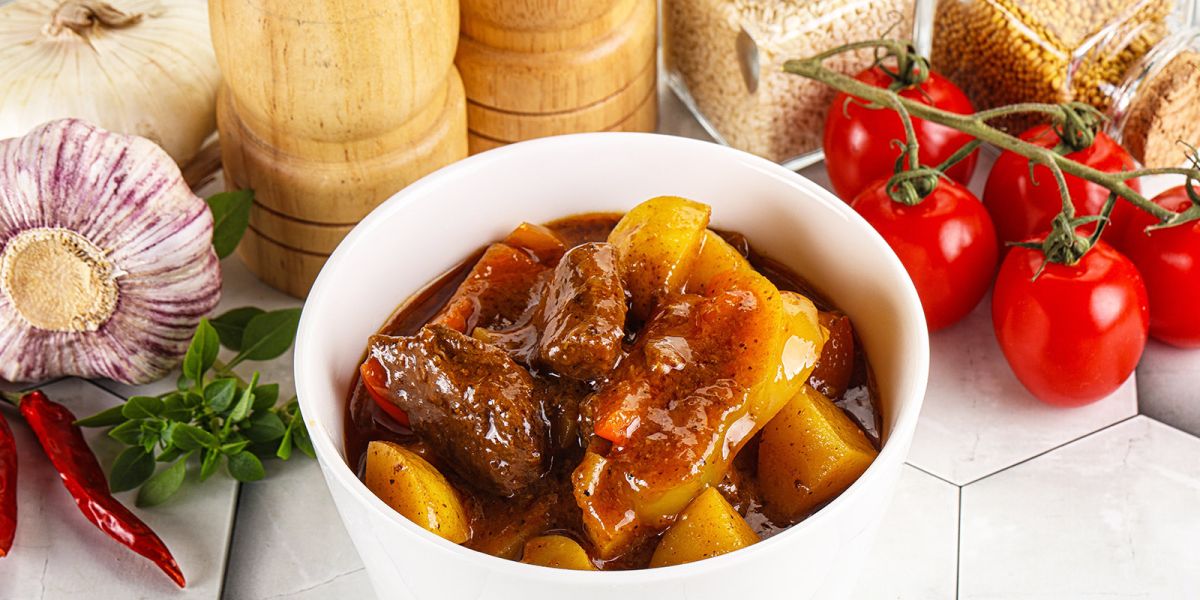 Семь рецептов гуляша из говядины с подливкой: классический рецепт вкусного блюда из детства